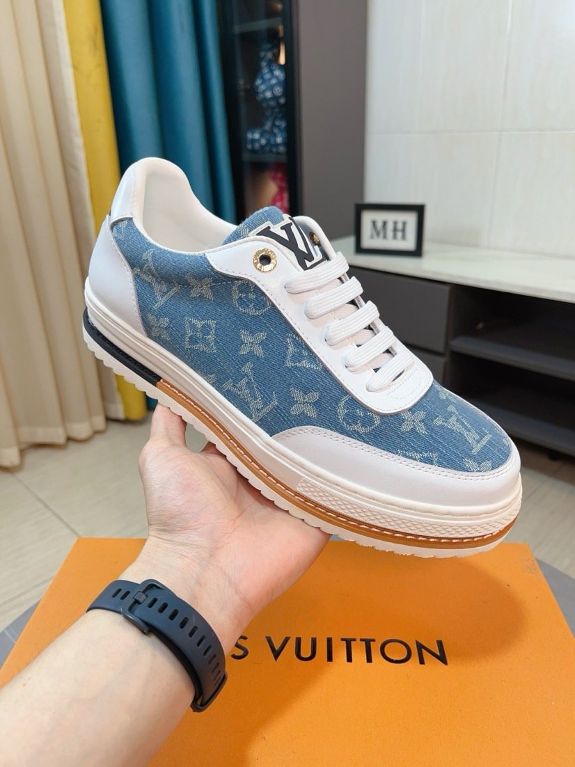 Louis Vuitton Monogram Low-Top Sneakers - Contrast Trim