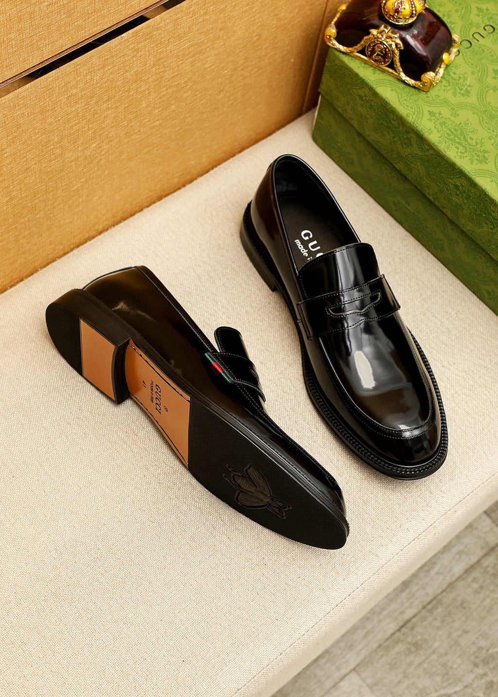 GUCCI Glossy Strap Loafers